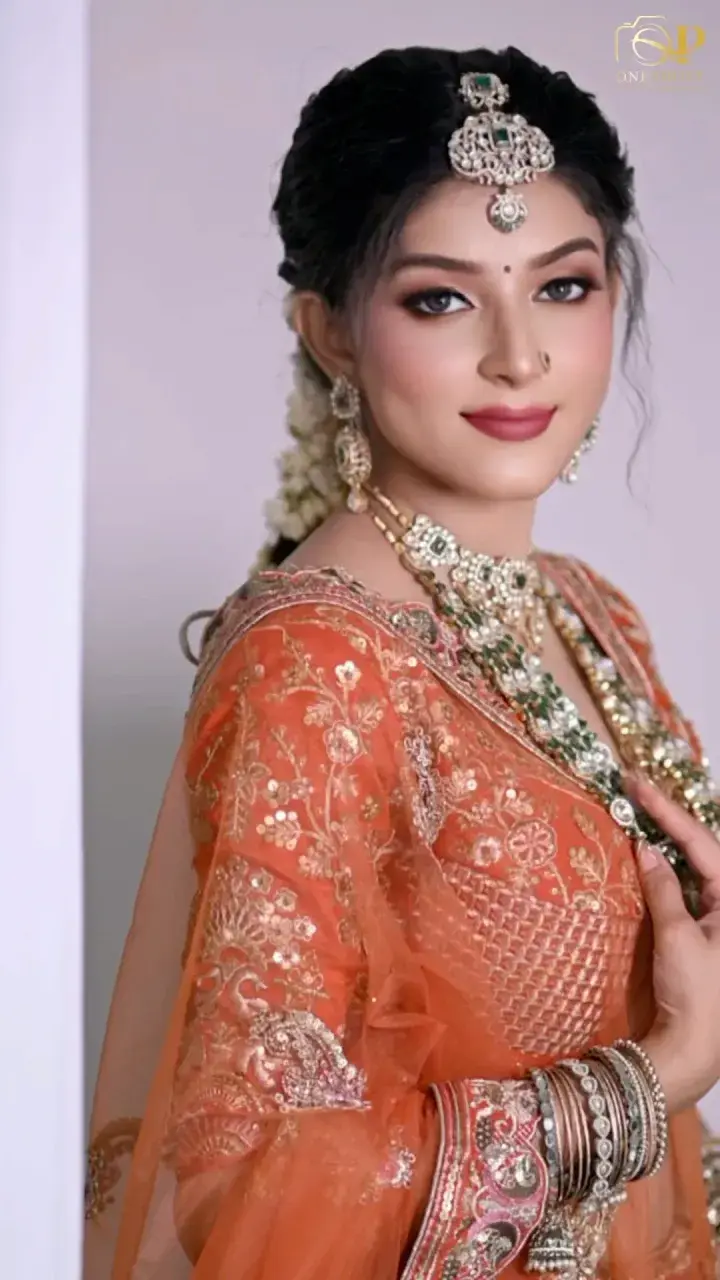 Video cover: Dewy makeup look